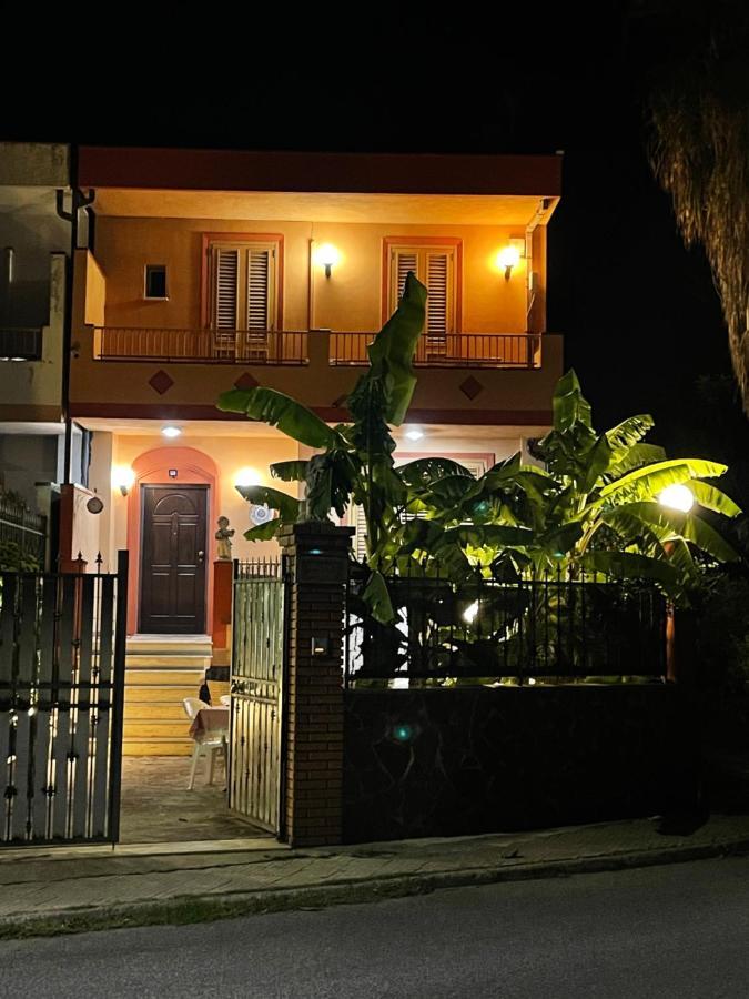 Residence Don Turi فيلافرانكا تيرينا المظهر الخارجي الصورة